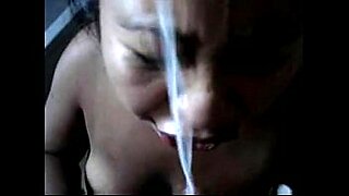 Morena Recibe leche en la Cara