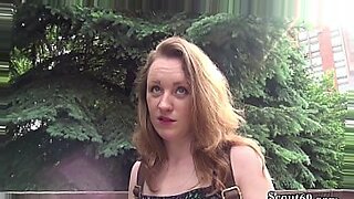 Um vídeo de bokef apresentando gemidos falsos e sexo sem entusiasmo.