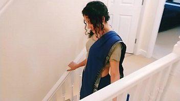 Desi young bhabhi strips from saree to satiate you Christmas