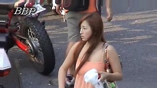Die Stealth-Kamera erfasst verführerische asiatische Frauen in intimen Momenten.