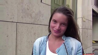 Anita B, een jong Duits meisje, verleidt met hete seks en anale seks.
