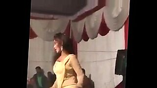 印度美女诱惑地跳舞