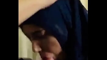 Hijab damsel meena like to suck dick