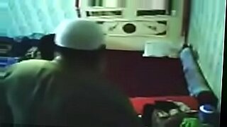 Những khoảnh khắc thân mật của một cặp đôi Ả Rập được ghi lại trên camera ẩn.