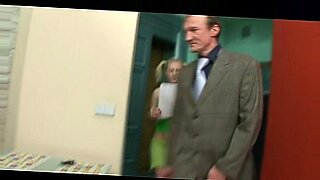 Một giáo viên Nga có một cuộc gặp gỡ nóng bỏng với học sinh nghịch ngợm Hamster.