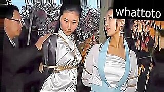 고대 중국 본디지 페티쉬가 현대 BDSM 비디오에서 생생하게 살아납니다.