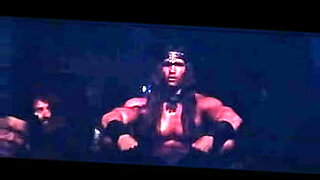 Conan a recontagem erótica do Bárbaro com ação intensa.
