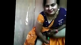 Cô gái Ấn Độ và người đàn ông thỏa mãn trong buổi XXX