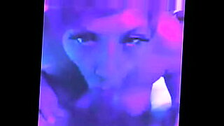 センシュアルなデシ・ゴールド・バビルが、ホットなXXXビデオに出演。