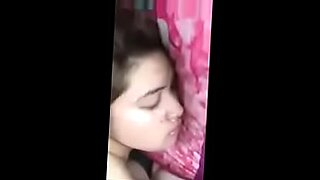 Réveillez-vous avec la bite ardente d'une jeune Philippine.