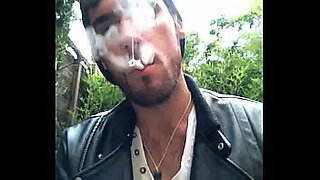 WWW.MAROMBAGAY.NET - Marrento fumando e soltando fumaç_a