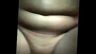 曼尼普尔裸体美女在迷人的视频中展示她们的性感。