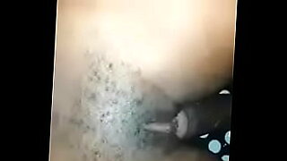 Un seducente culo ugandese rimbalza in un video bollente di sesso.