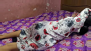 Bangladeshi meid ervaart haar eerste seksuele ontmoeting.
