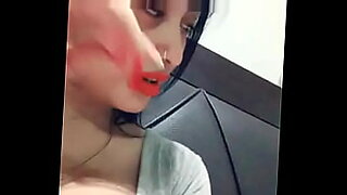 Aktris SL yang seksi, Piumi Hansamali, terlibat dalam aksi panas.