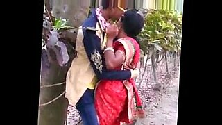 Une femme de ménage marathi devient coquine avec son patron, ce qui conduit à un sexe chaud.