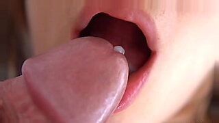 Comment embrasser avec la langue dans la bouche lèvre