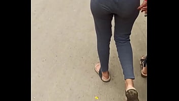 Indian College chick culo in Leggings panty outline