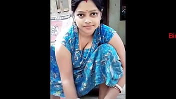 Indian hottest desi bosom hidden capture while washing