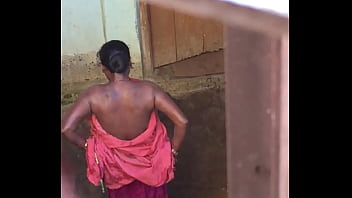 Desi village horny bhabhi nude bath showcase caught by hidden
