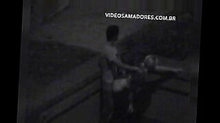 Video kamera tersembunyi pasangan India beraksi di luar ruangan.