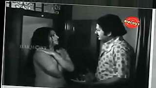 Raja Si Verma的未割包皮的阴茎偷走了表演。