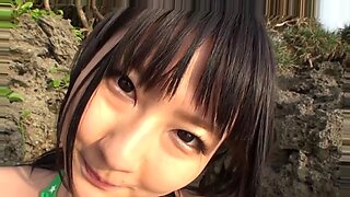 诱人的亚洲女孩Megumi Haruka给了一个感性的口交。