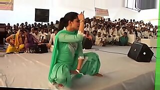 Fiza Choudhary mostra suas habilidades em um vídeo quente.