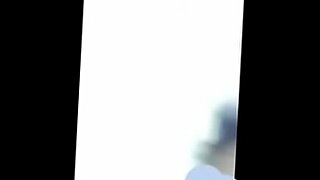 마르바디 미인이 매혹적인 비디오에서 감각적인 기술을 자랑합니다.