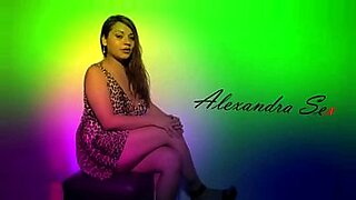 Escenas calientes con una estrella seductora en el video XXX de Alexandra.