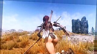 Una cosplayer desnuda ofrece un juego de roles de Skyrim en un video caliente.