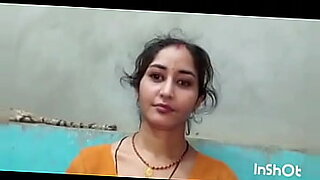 Seorang gadis Kannada meneroka keinginan liarnya dalam video pertamanya.