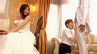 Azumi Mizushima entfesselt ihre unersättlichen Wünsche in einer heißen Szene.