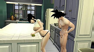 日本妈妈在洗手间里被操