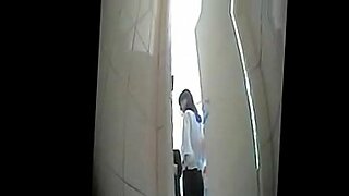 Spycam India menangkap aksi kamar mandi yang panas.