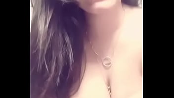 desi woman selfie boobs