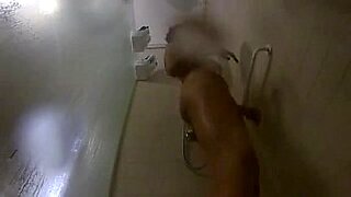 Lisa Masajista espiada en la ducha