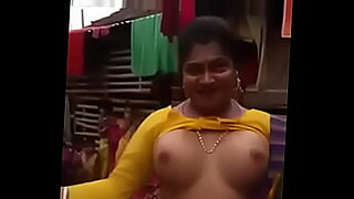 Một bà nội từ Bangladesh trở nên dơ bẩn và dâm đãng.