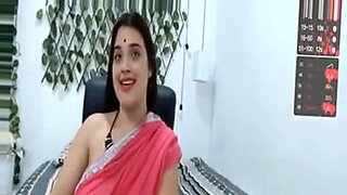 Desi bhabhi montre ses atouts en webcam