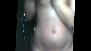 Shane Diesel在露骨的视频中展示她令人印象深刻的男性器官。