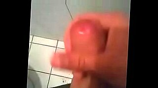 Video gay Ngetot menampilkan pria dan mainan seks yang panas.