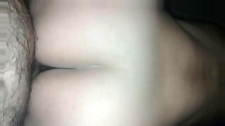 Lixe Lore memamerkan tubuh muda dalam video yang seksi.