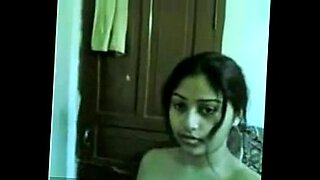 Pooja Bhalekar在热情的性爱中体验到强烈的快感。