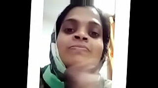 Video bollenti di Kerala Tulasisex con scene bollenti.