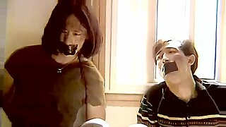 แม่ม่ายญี่ปุ่นถูกปิดปากและผูกไว้ด้วย BDSM