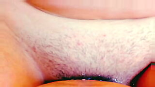 Video terbaru Dimple Ka menampilkan lesung pipinya yang menggoda.