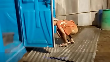 desi indian women pissing outside in open spycam