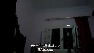 Mulher líbia faz um boquete desleixado