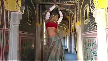 Royal kamasutra - Poonam Pandey