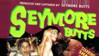 Seymore Butts gaat helemaal los in een hete anale scène met een scheerthema.